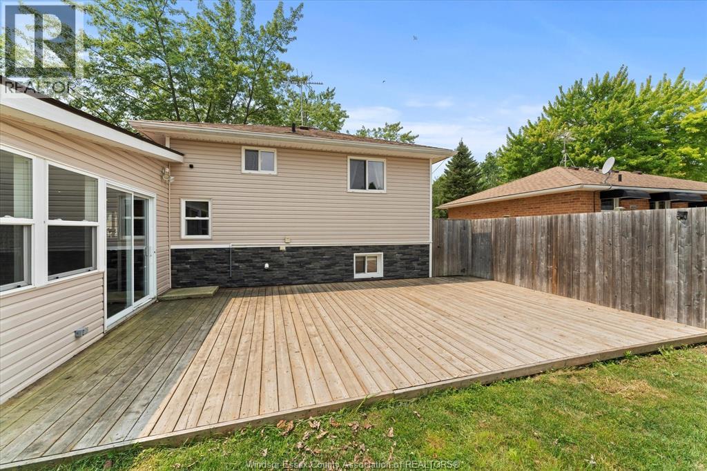 Photo 37 of 110 St James Court, Amherstburg ON