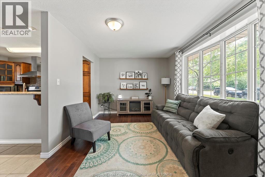 Photo 8 of 110 St James Court, Amherstburg ON