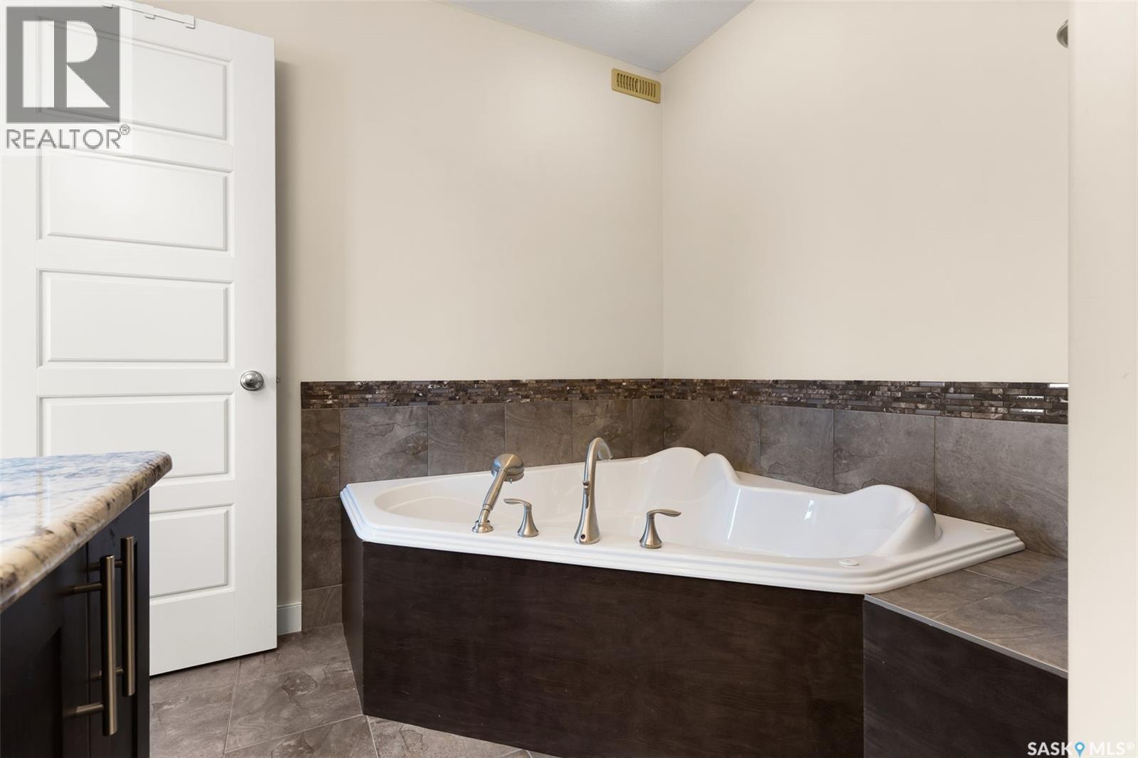 Single Family House 2 Level for Sale in  Lepine ROAD Regina 