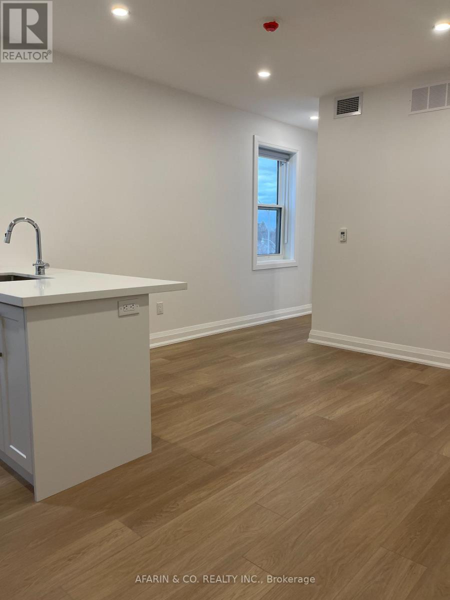 Photo 6 of 4 79 Cedarvale Avenue, Toronto ON