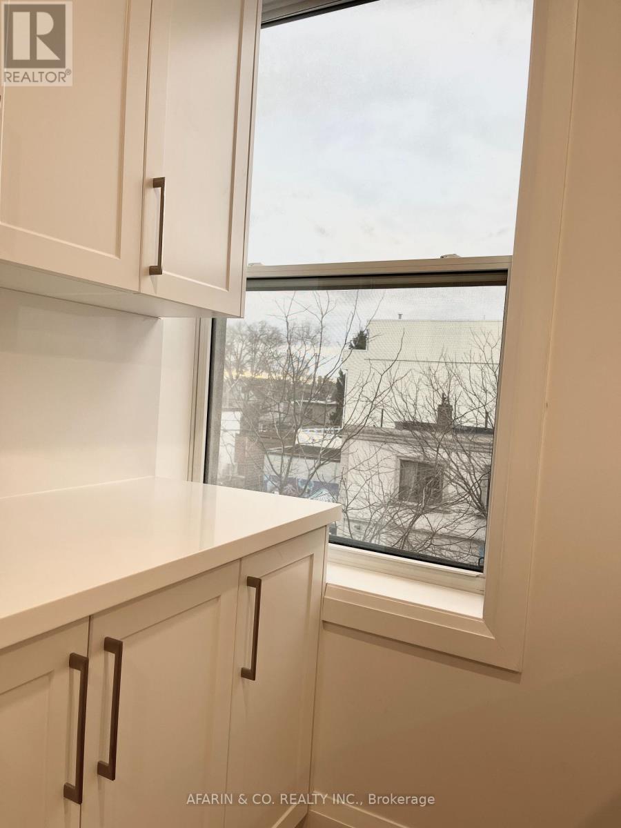 Photo 9 of 4 79 Cedarvale Avenue, Toronto ON