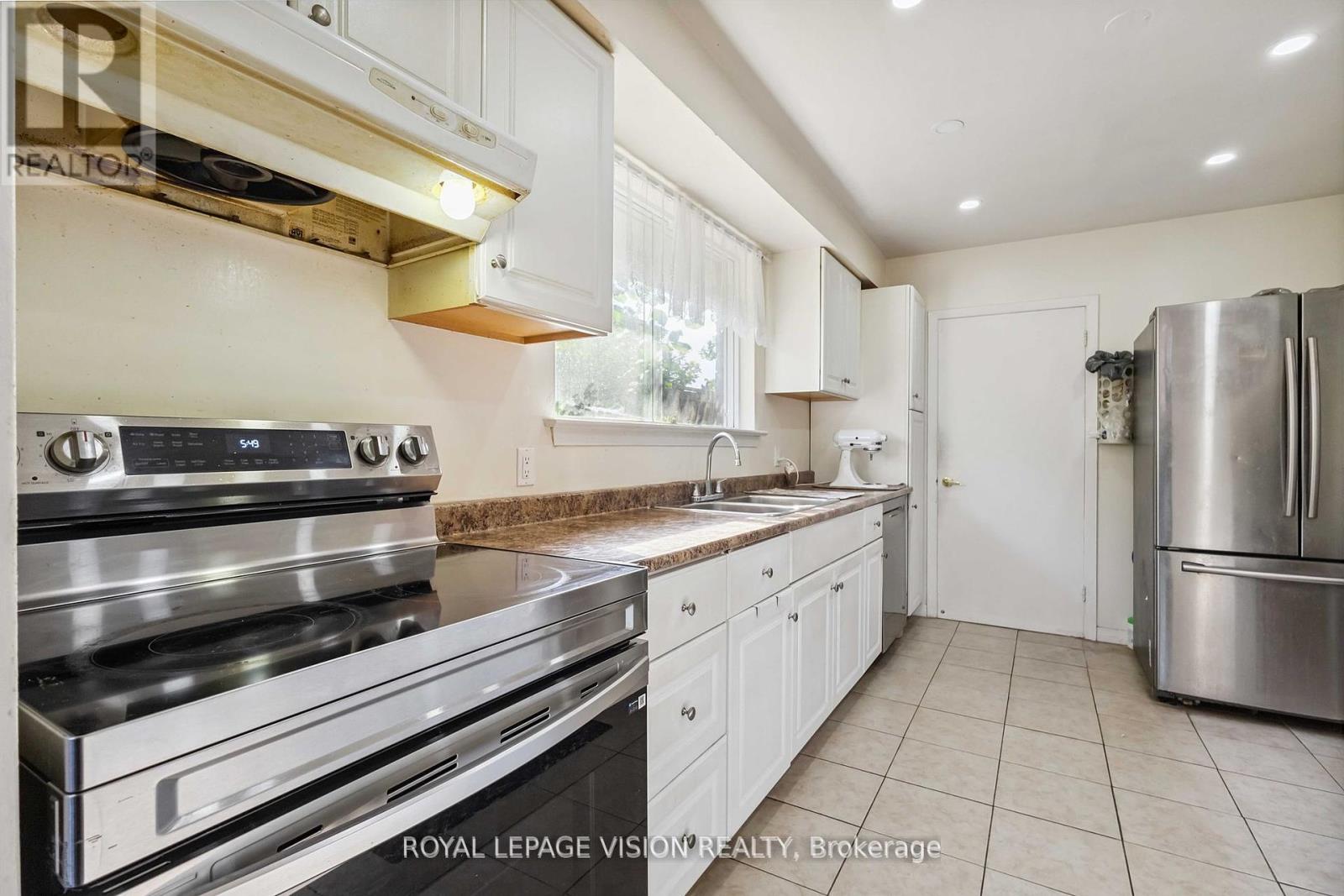 Photo 10 of Main 58 Dolly Varden Boulevard, Toronto ON