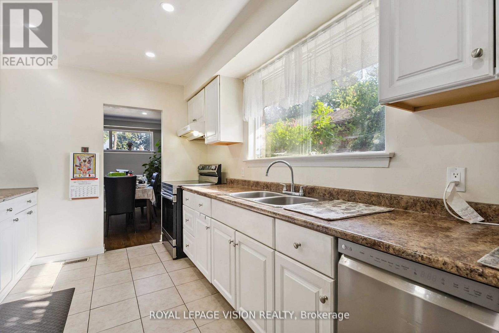 Photo 11 of Main 58 Dolly Varden Boulevard, Toronto ON