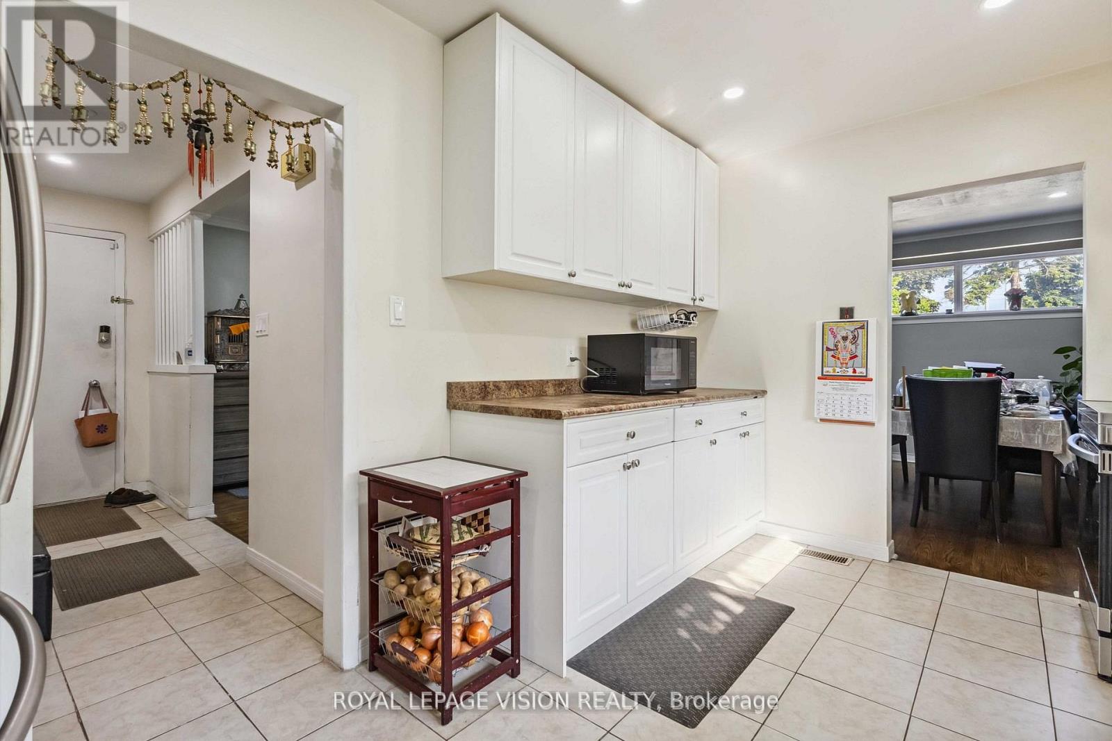Photo 13 of Main 58 Dolly Varden Boulevard, Toronto ON