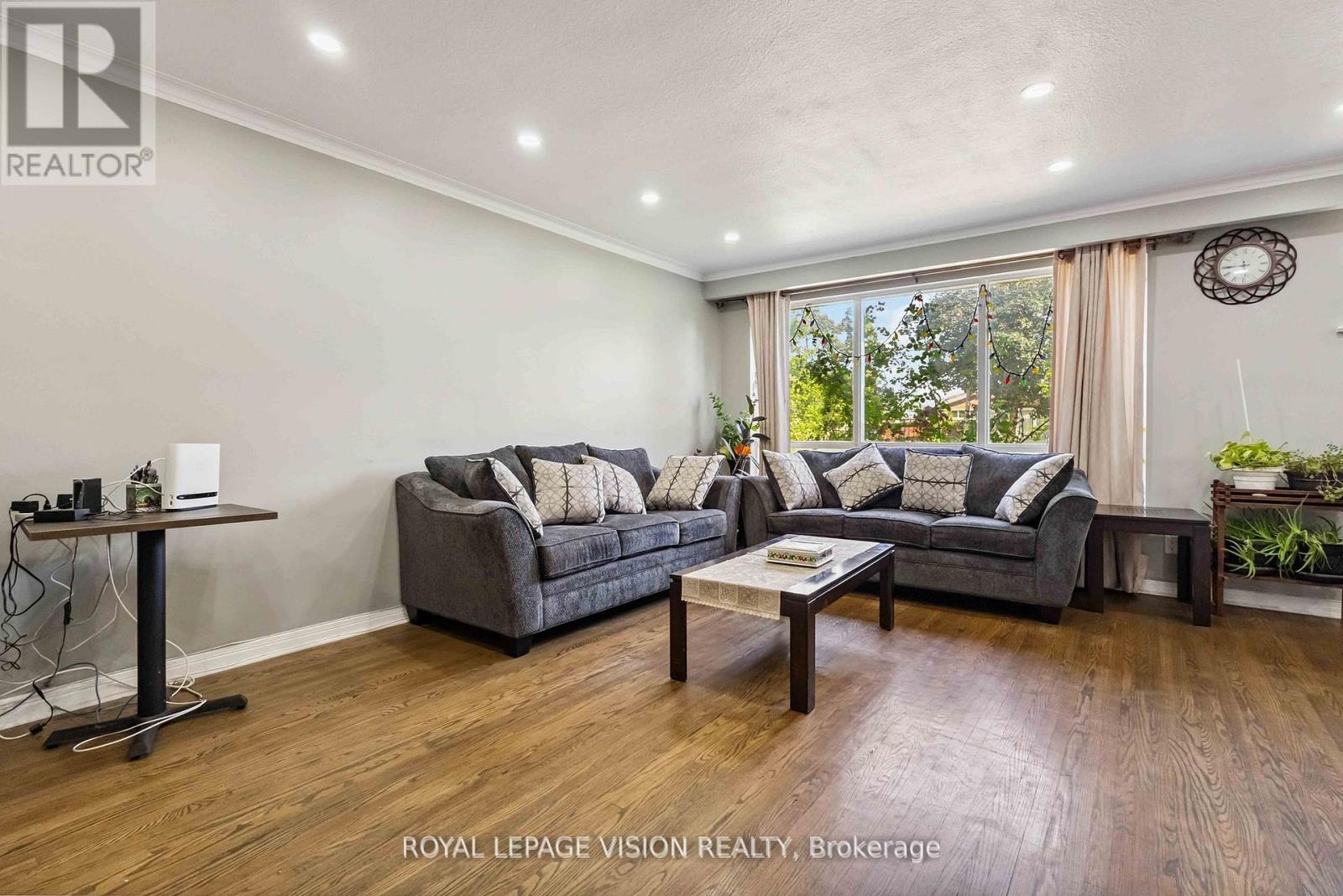 Photo 3 of Main 58 Dolly Varden Boulevard, Toronto ON