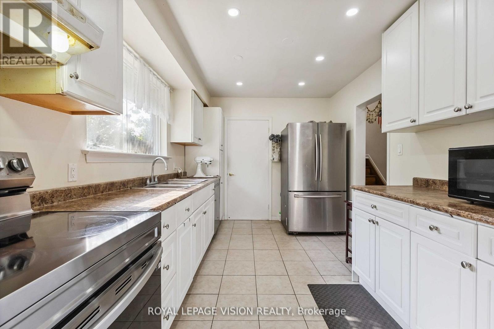 Photo 8 of Main 58 Dolly Varden Boulevard, Toronto ON