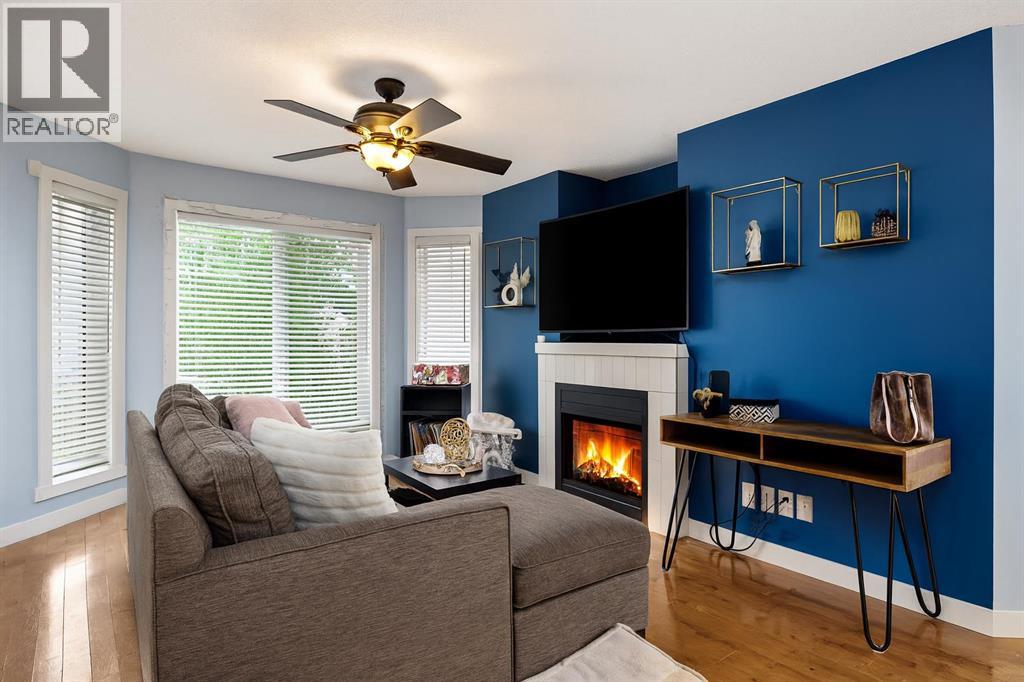 Single Family House for Sale in  Aspen Hills Drive SW Aspen Woods Calgary 