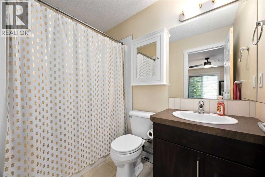 Single Family House for Sale in  Aspen Hills Drive SW Aspen Woods Calgary 
