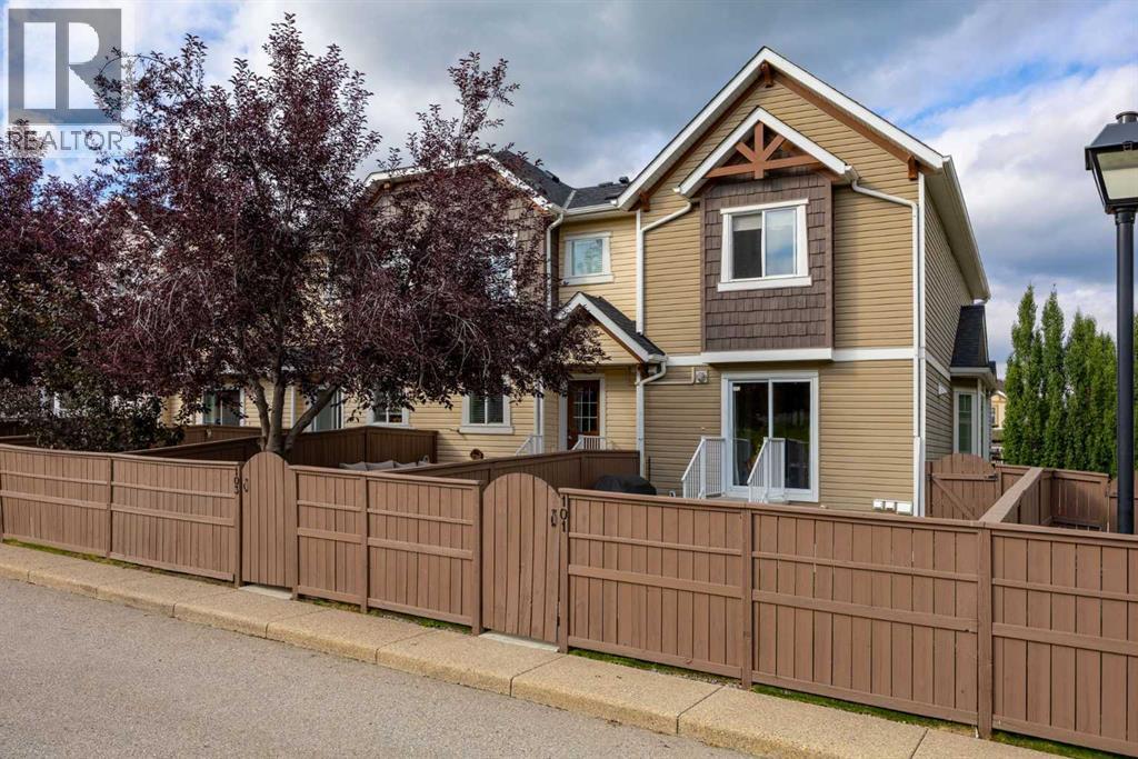 Single Family House for Sale in  Aspen Hills Drive SW Aspen Woods Calgary 