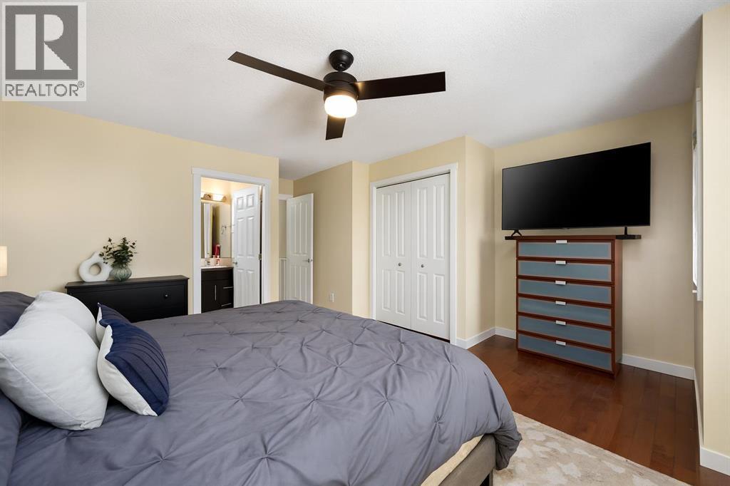 Single Family House for Sale in  Aspen Hills Drive SW Aspen Woods Calgary 