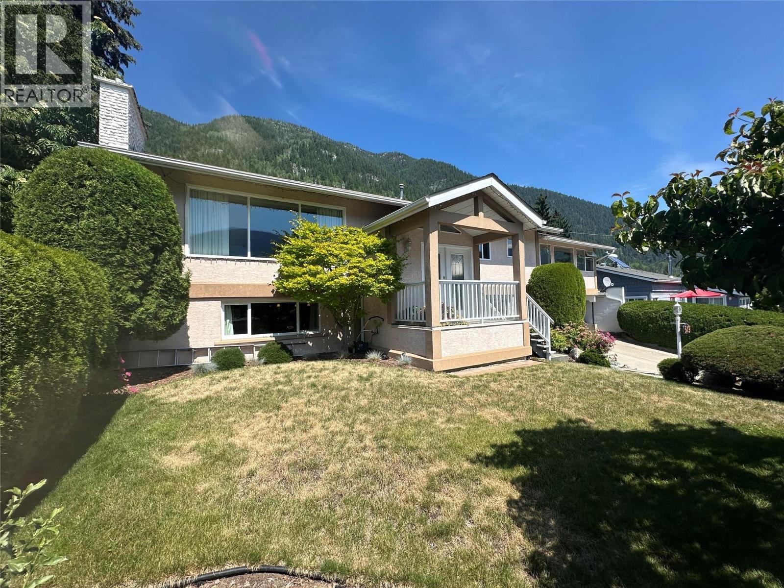 Photo 2 of 649 Johnstone Road, Nelson BC
