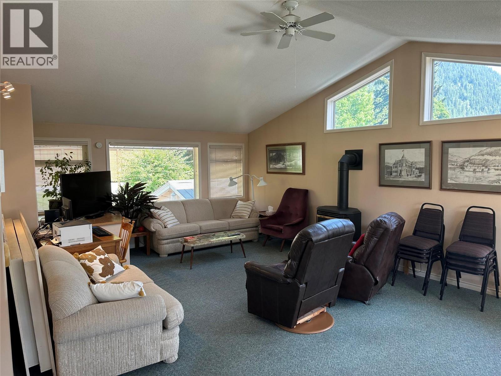 Photo 7 of 649 Johnstone Road, Nelson BC