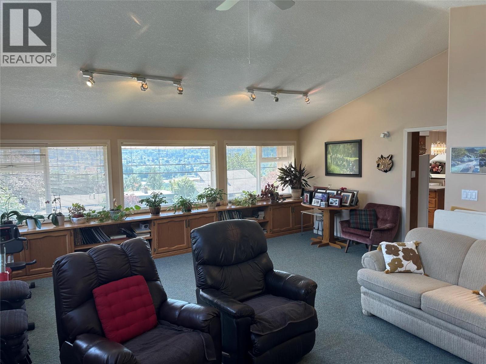 Photo 9 of 649 Johnstone Road, Nelson BC