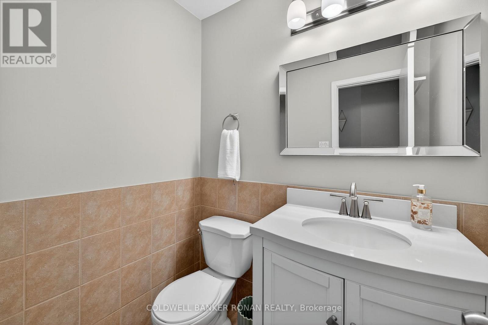 Photo 33 of 16 Fraser Avenue, New Tecumseth ON