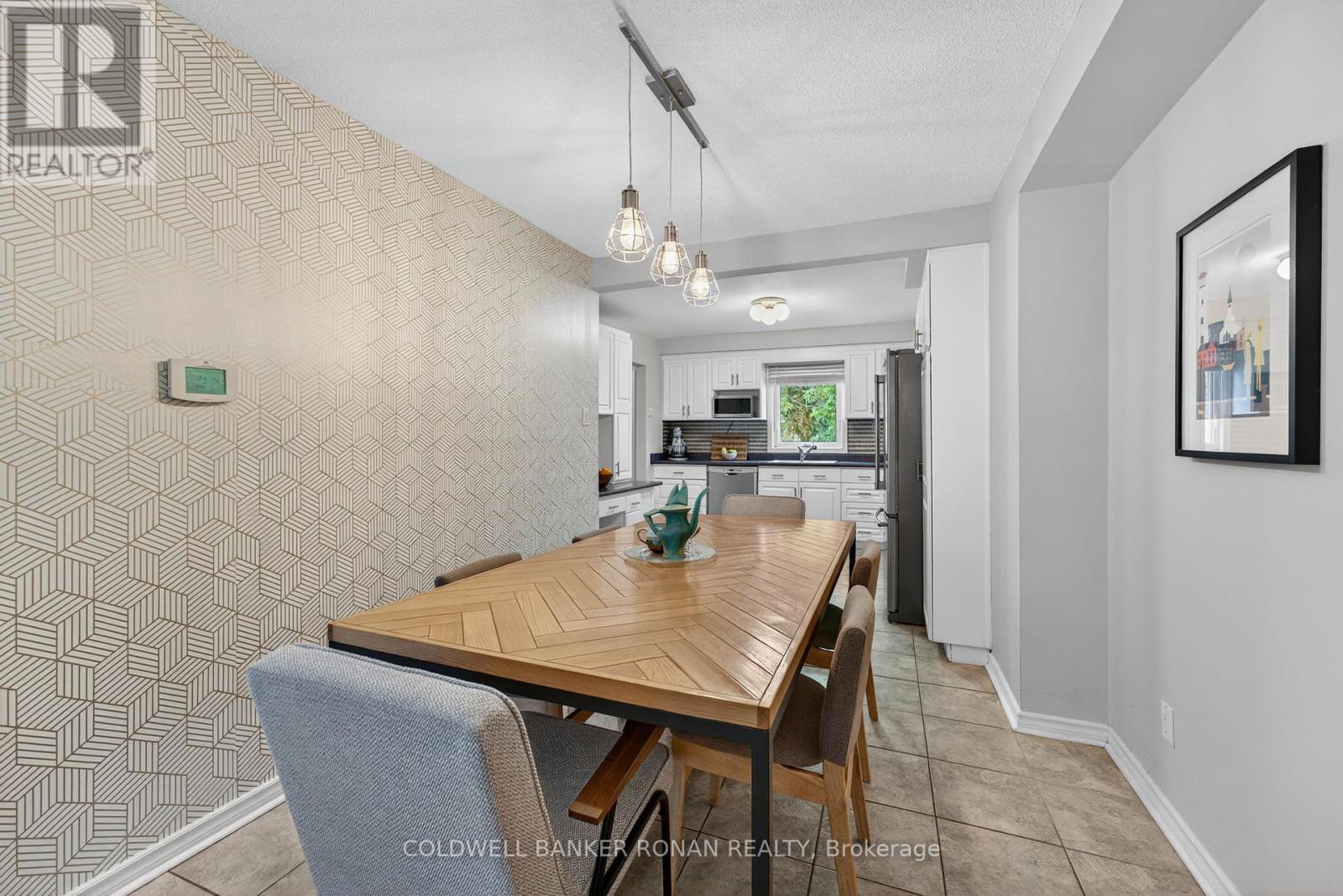Photo 5 of 16 Fraser Avenue, New Tecumseth ON