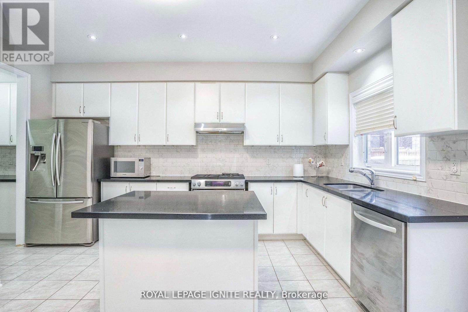 Photo 13 of 1382 Dallman Street, Innisfil ON