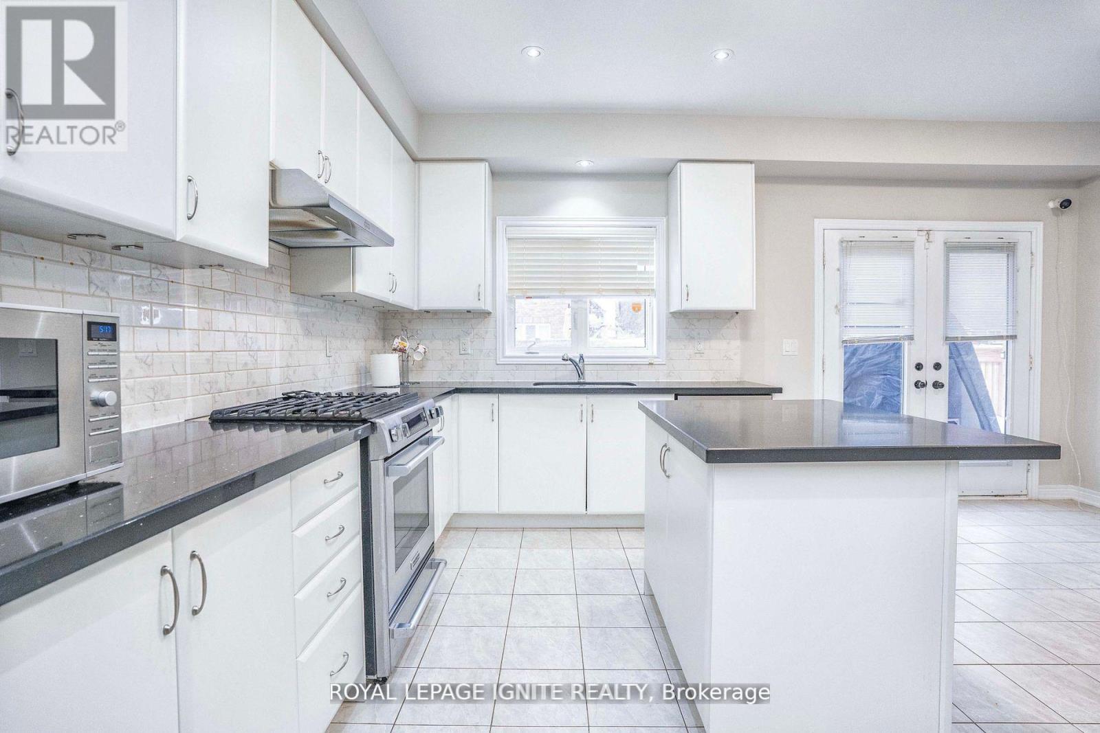 Photo 14 of 1382 Dallman Street, Innisfil ON