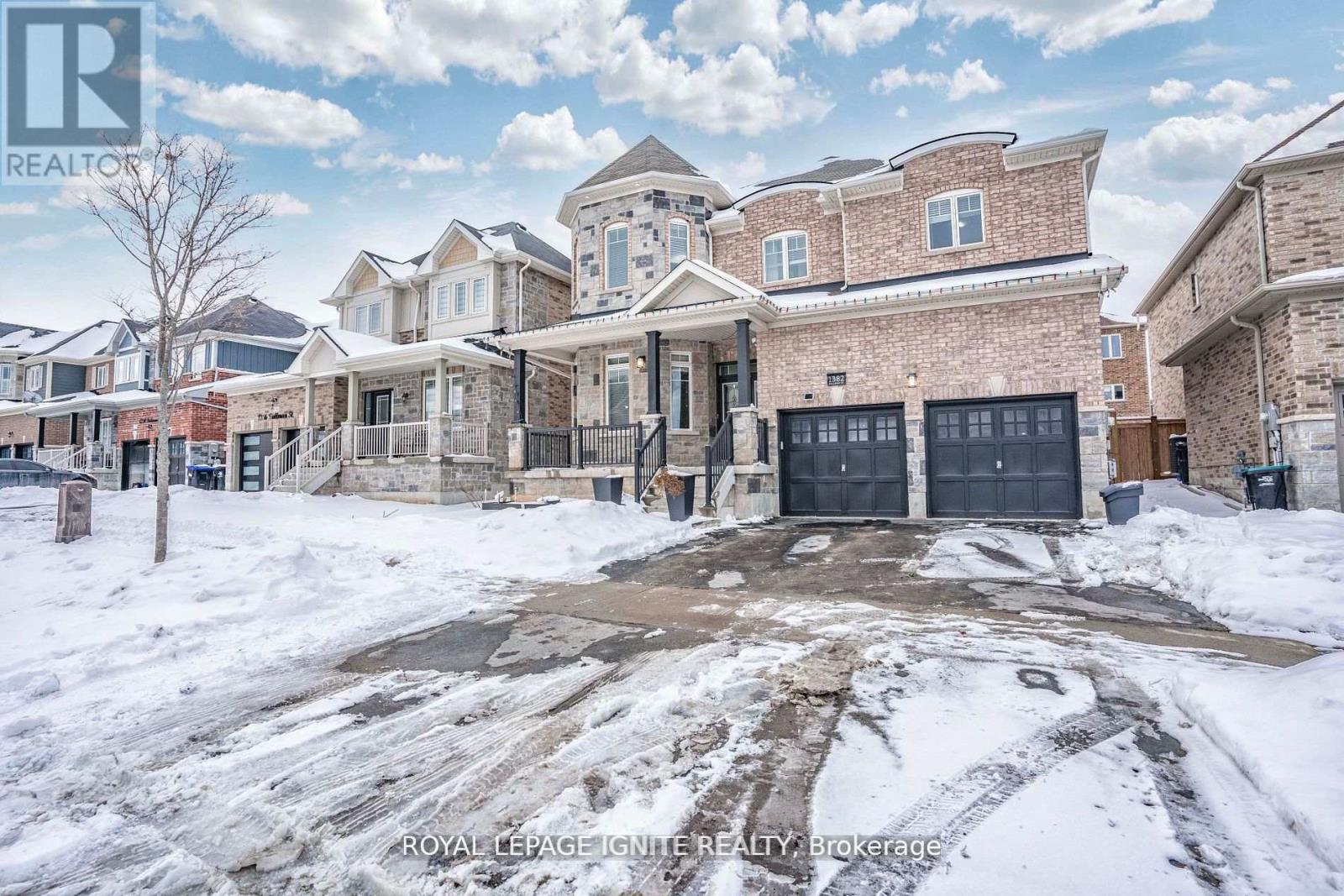 Photo 2 of 1382 Dallman Street, Innisfil ON