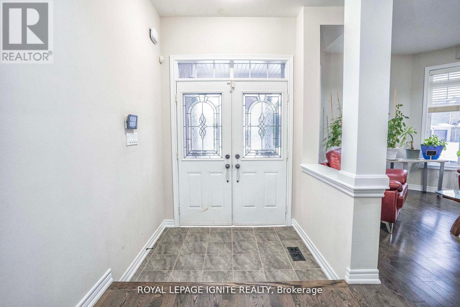 Photo 3 of 1382 Dallman Street, Innisfil ON