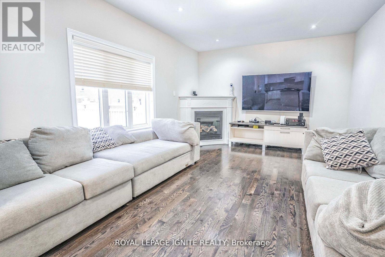 Photo 7 of 1382 Dallman Street, Innisfil ON