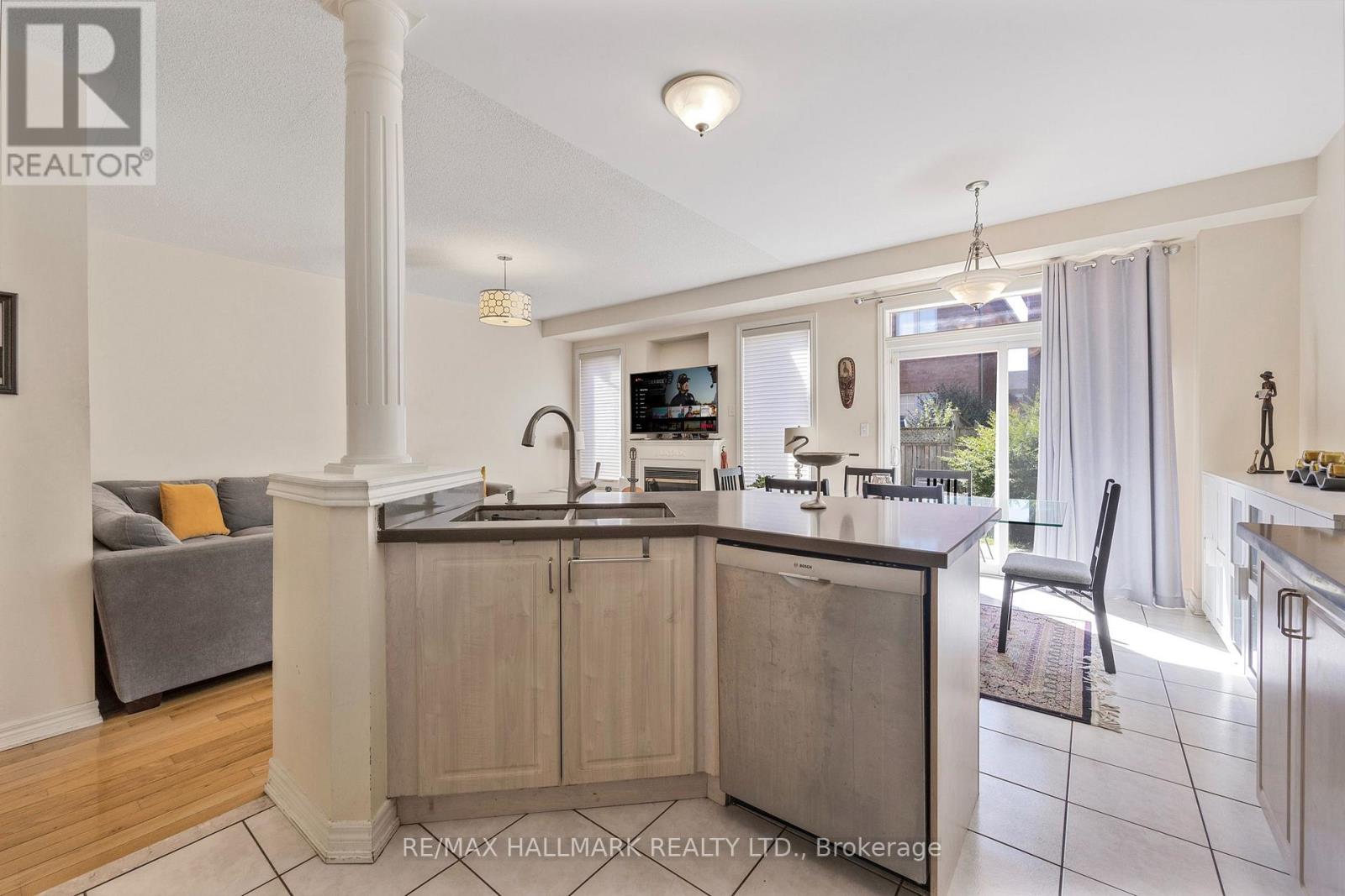 Photo 13 of 60 Cider Crescent, Richmond Hill ON