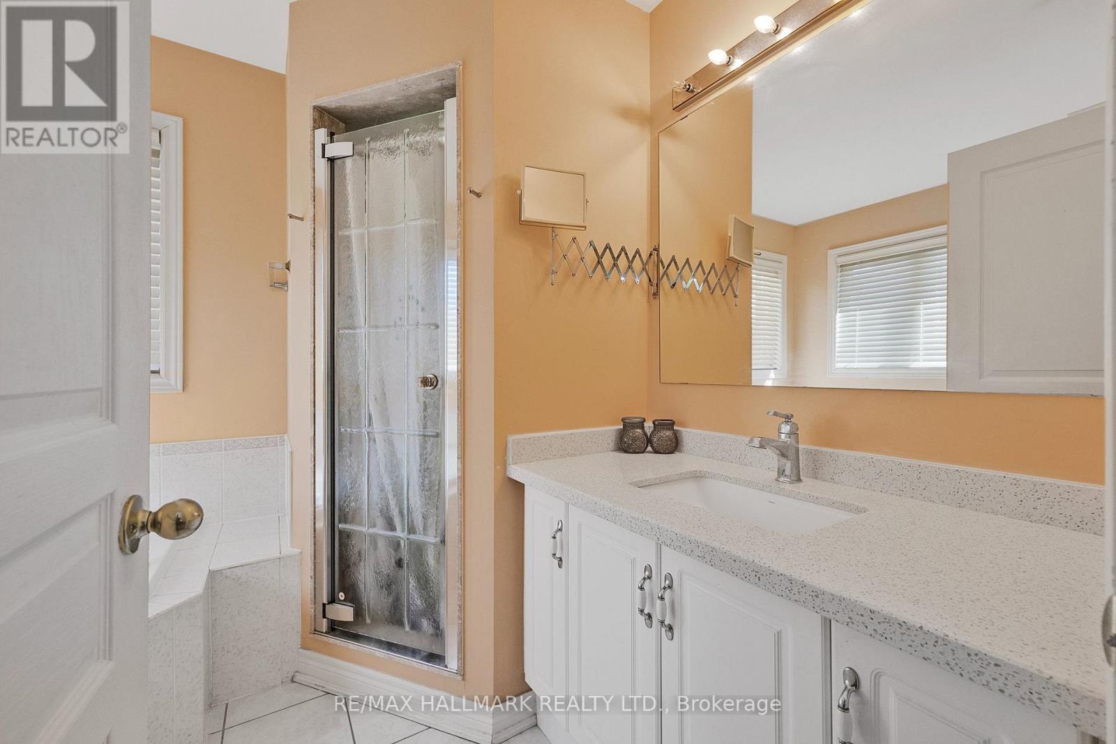 Photo 11 of 60 Cider Crescent, Richmond Hill ON