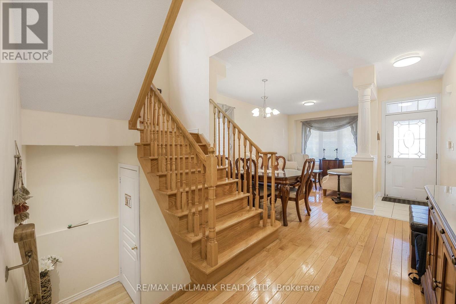 Photo 8 of 60 Cider Crescent, Richmond Hill ON