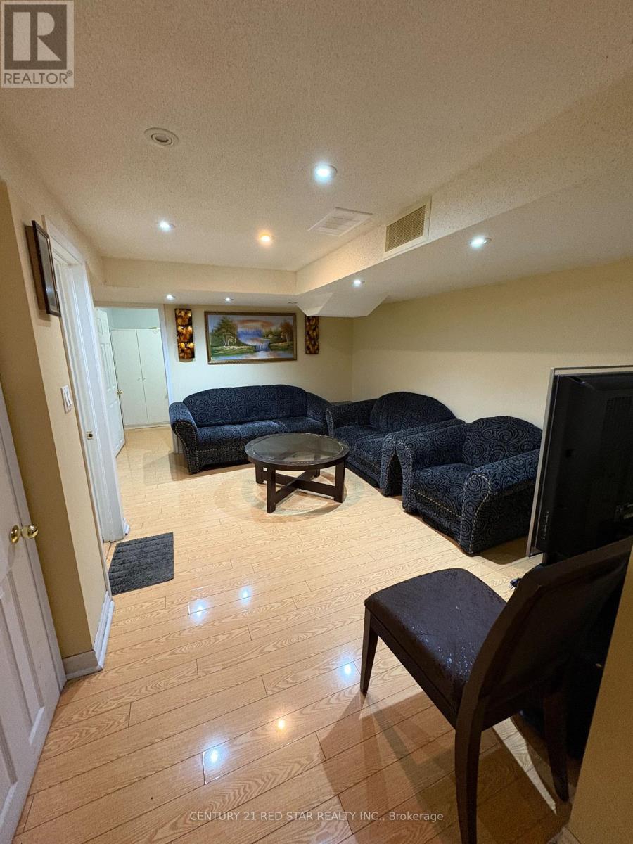 Photo 1 of 28 Junction Crescent, Brampton ON