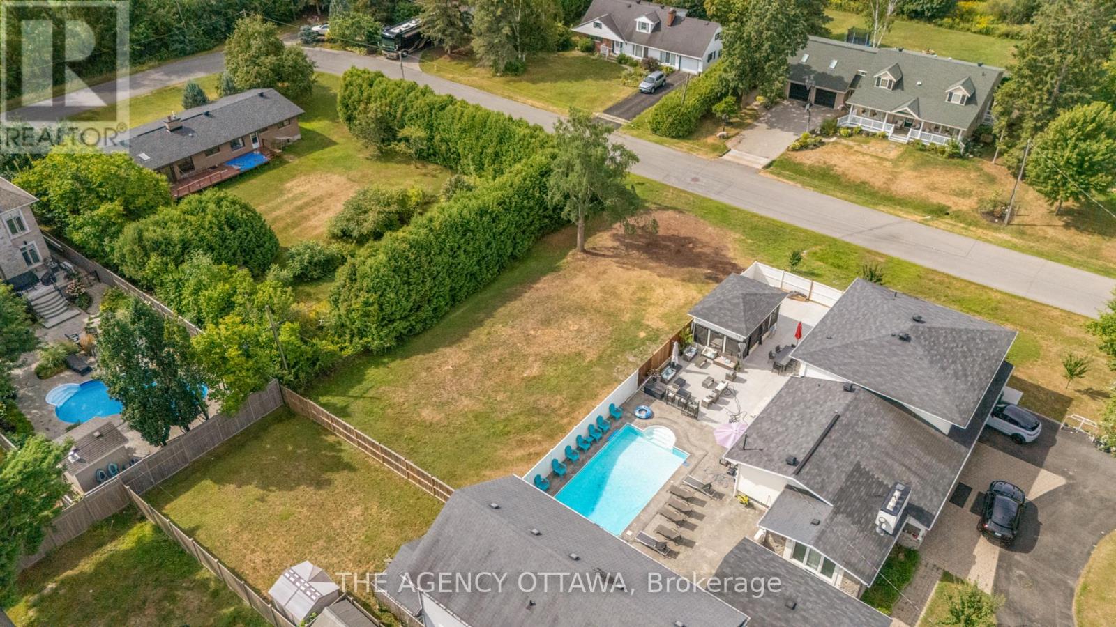 Photo 11 of 9 Doris Avenue, Ottawa ON