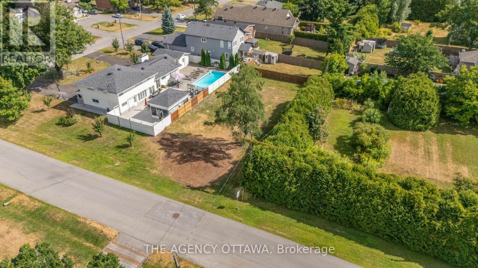 Photo 6 of 9 Doris Avenue, Ottawa ON