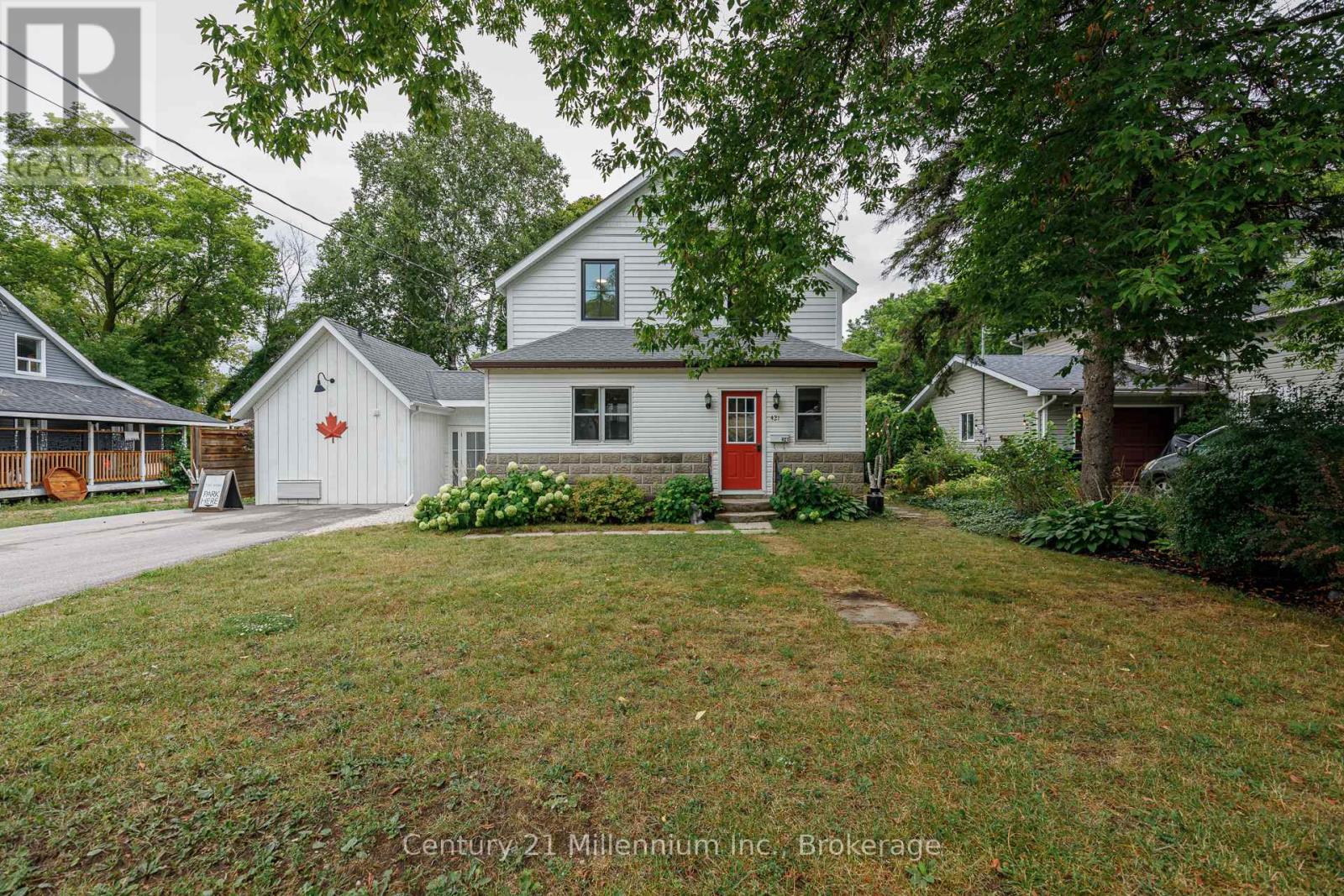 Photo 2 of 421 Napier Street, Collingwood ON