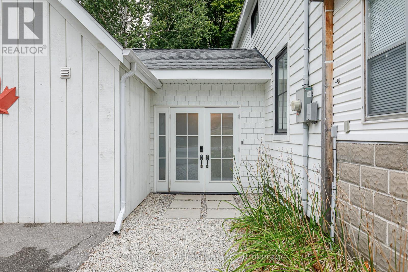Photo 3 of 421 Napier Street, Collingwood ON