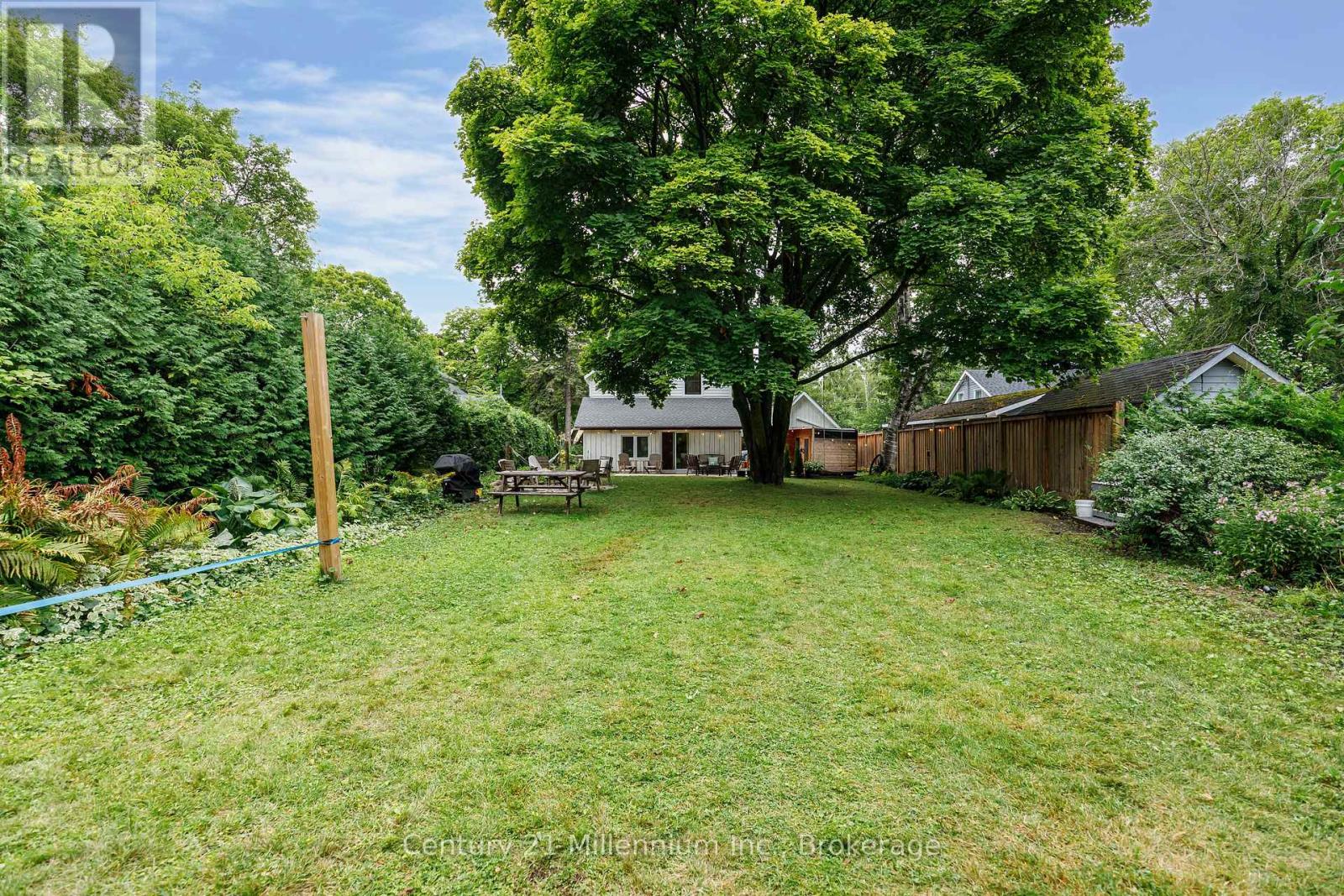 Photo 40 of 421 Napier Street, Collingwood ON