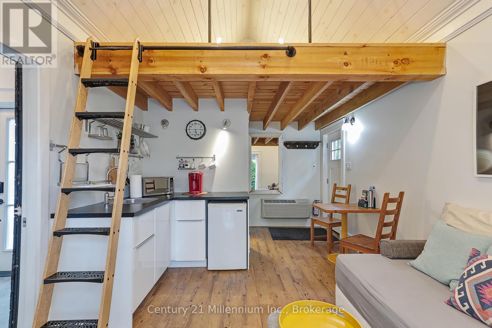 Photo 8 of 421 Napier Street, Collingwood ON