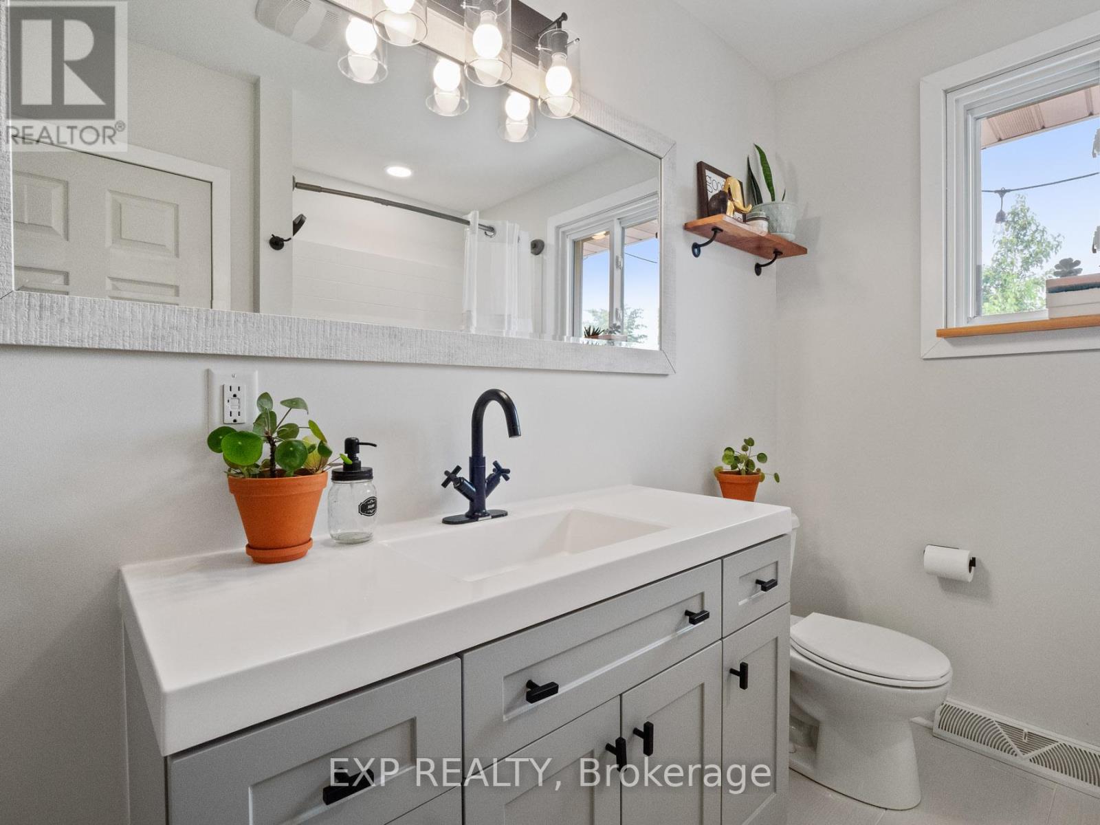 Photo 11 of 653 Lincoln Street, Welland ON