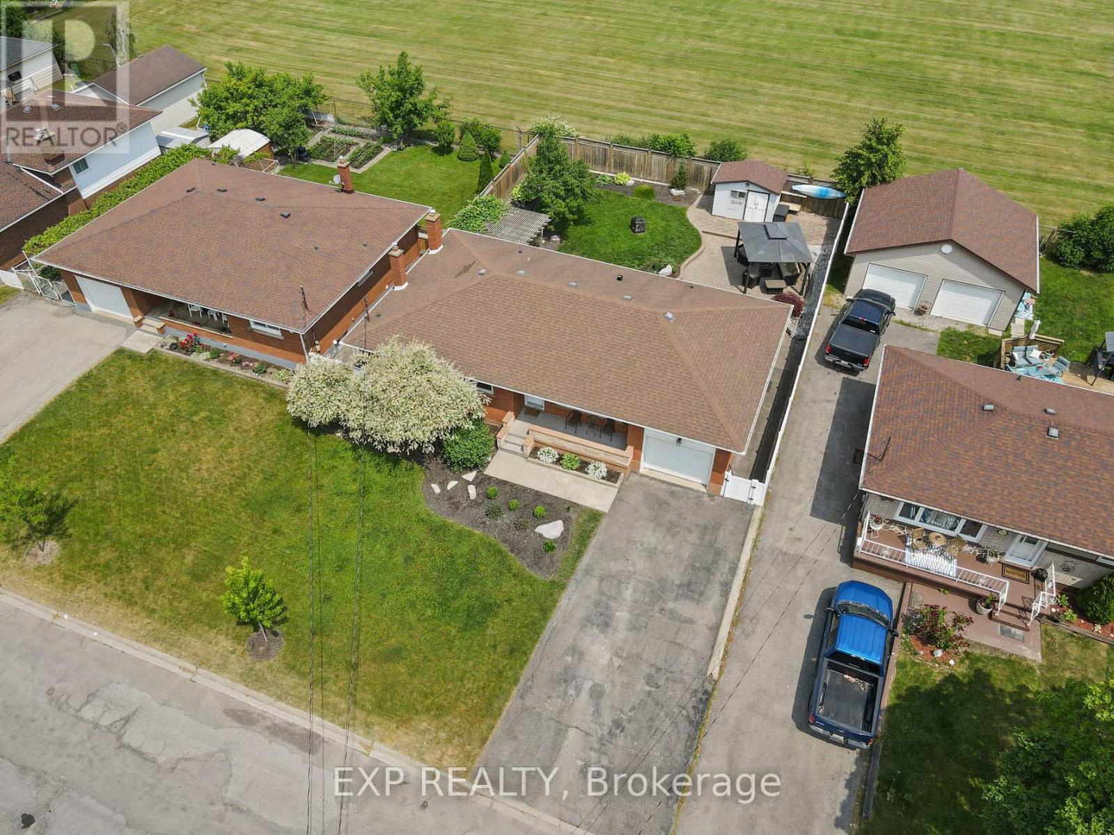 Photo 37 of 653 Lincoln Street, Welland ON