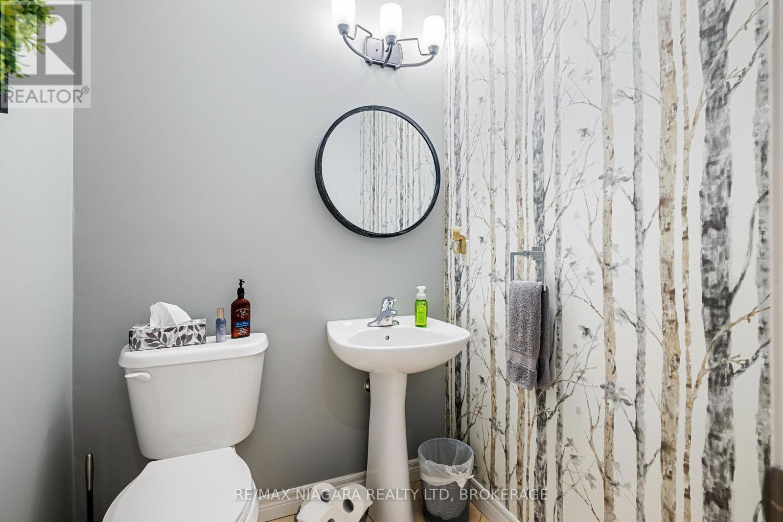 Photo 32 of 4493 Frances Crescent, Lincoln ON