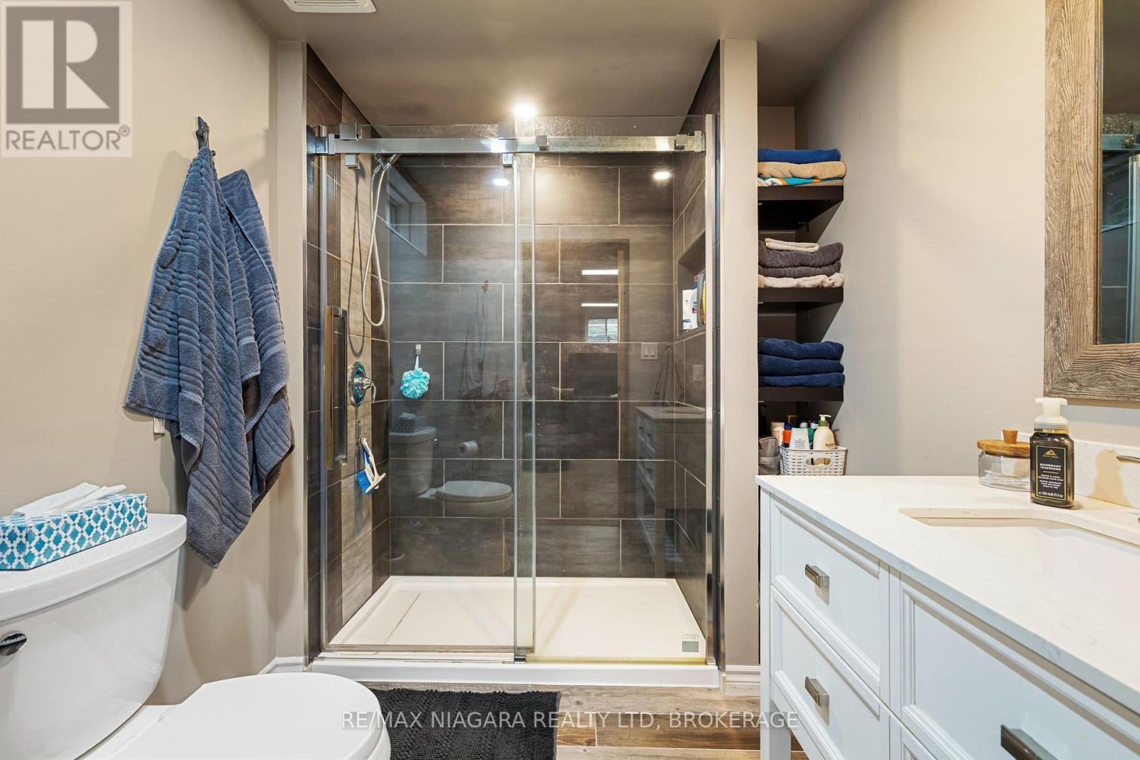 Photo 34 of 4493 Frances Crescent, Lincoln ON