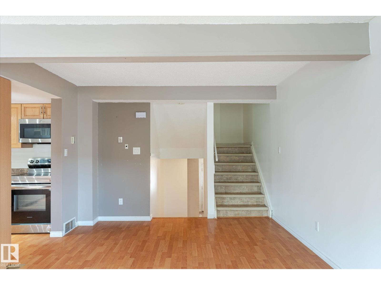 Photo 14 of 540 Willow Co Nw, Edmonton AB