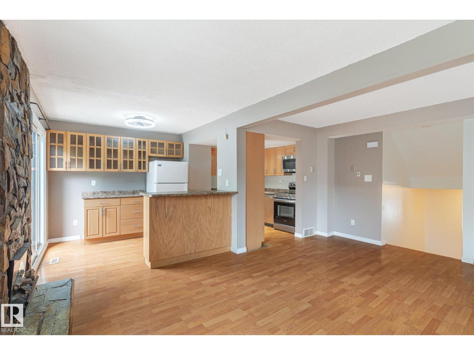 Photo 5 of 540 Willow Co Nw, Edmonton AB