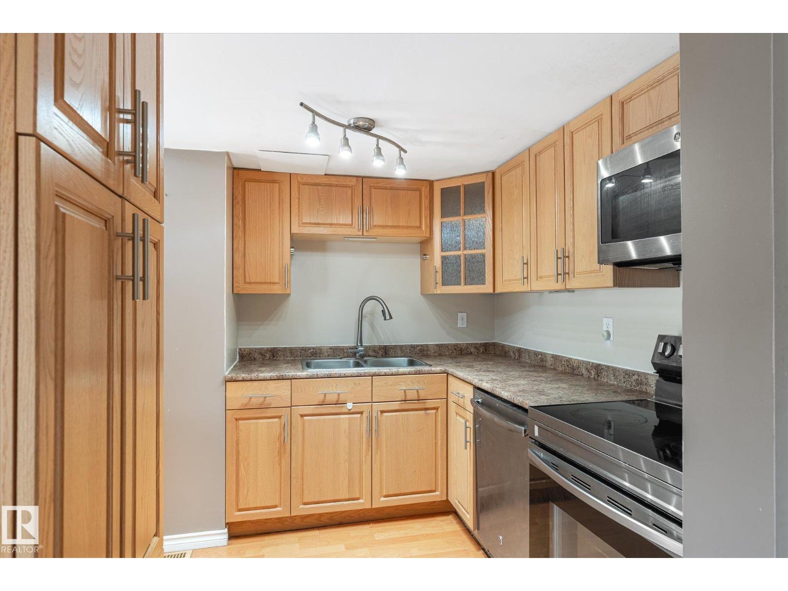 Photo 12 of 540 Willow Co Nw, Edmonton AB