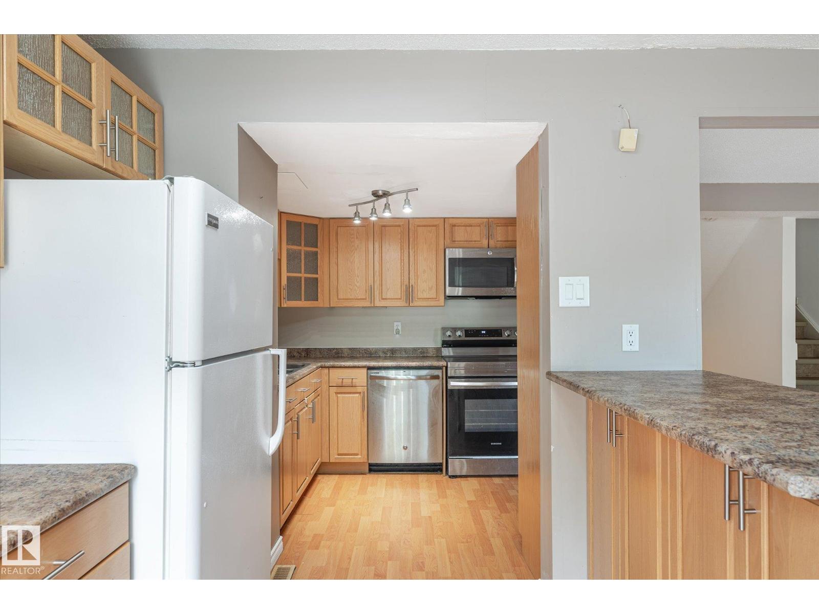 Photo 11 of 540 Willow Co Nw, Edmonton AB
