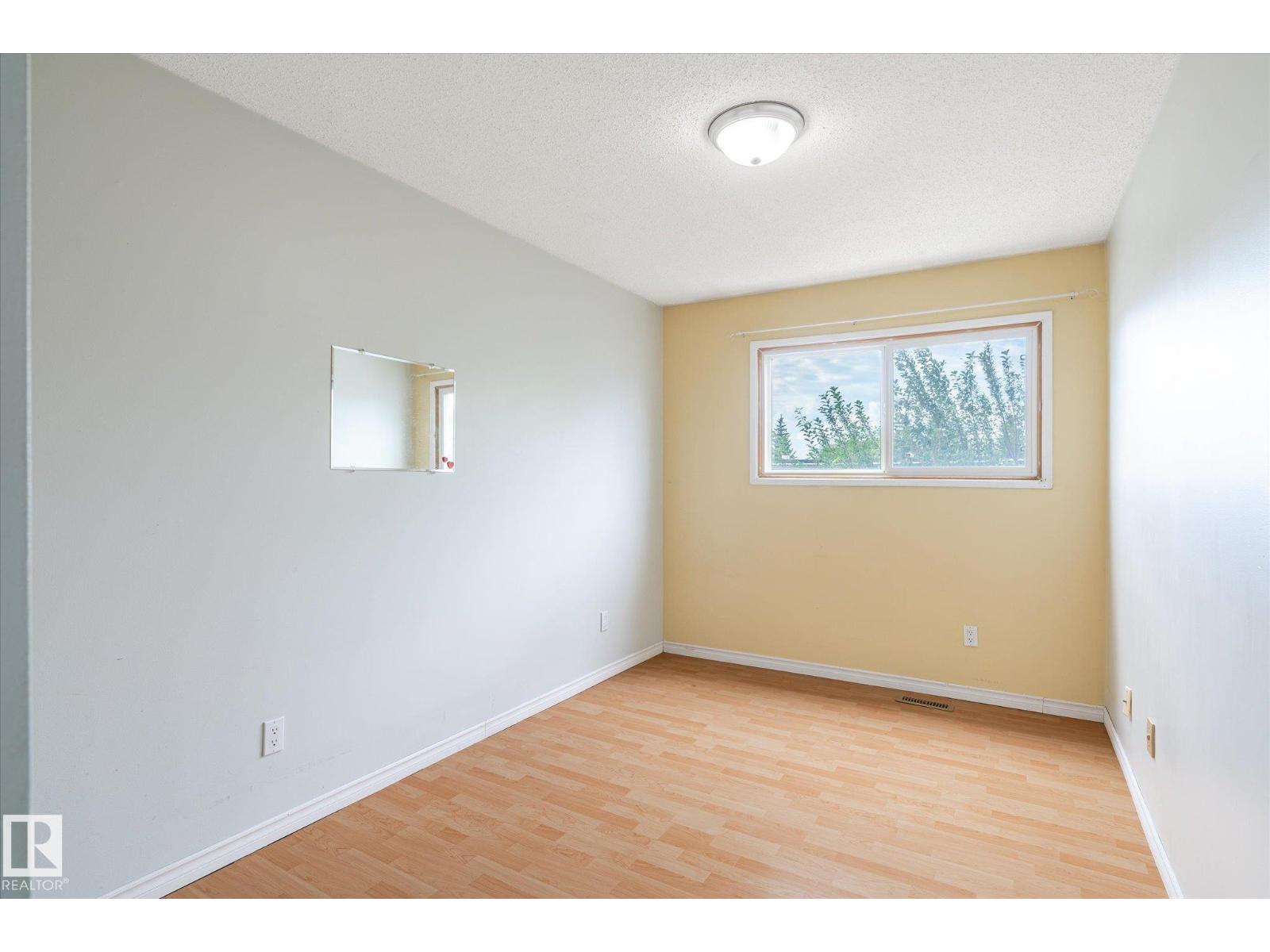 Photo 18 of 540 Willow Co Nw, Edmonton AB