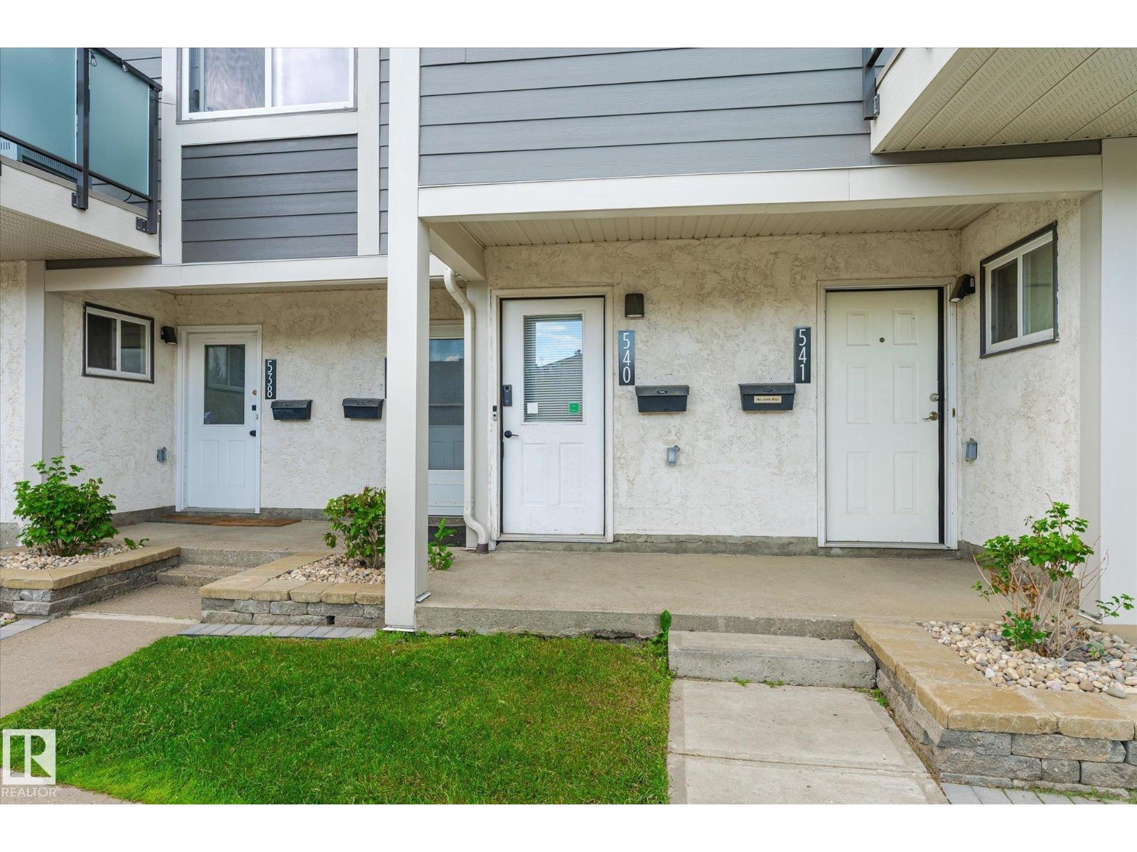 Photo 1 of 540 Willow Co Nw, Edmonton AB