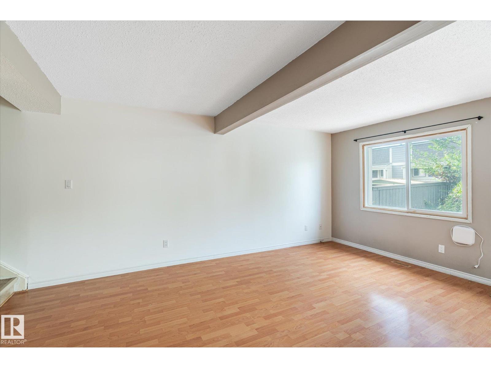 Photo 9 of 540 Willow Co Nw, Edmonton AB