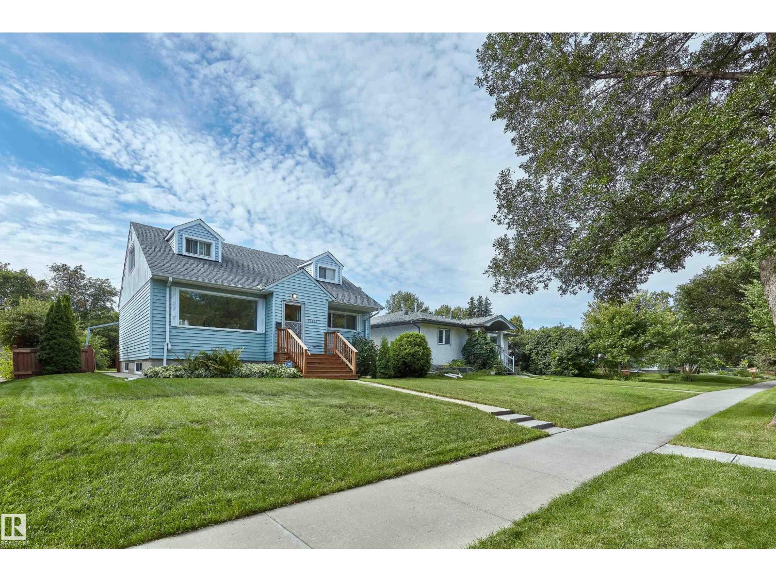 Photo 2 of 11127 71 Av Nw, Edmonton AB