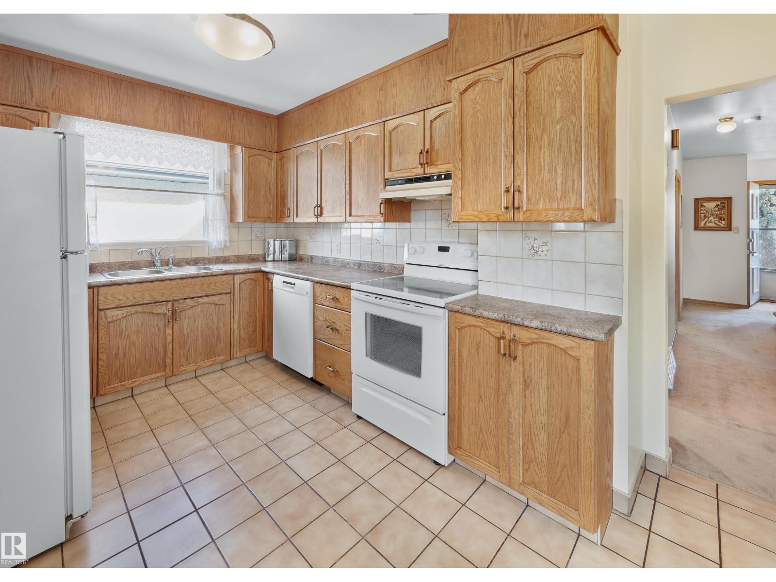 Photo 10 of 11127 71 Av Nw, Edmonton AB