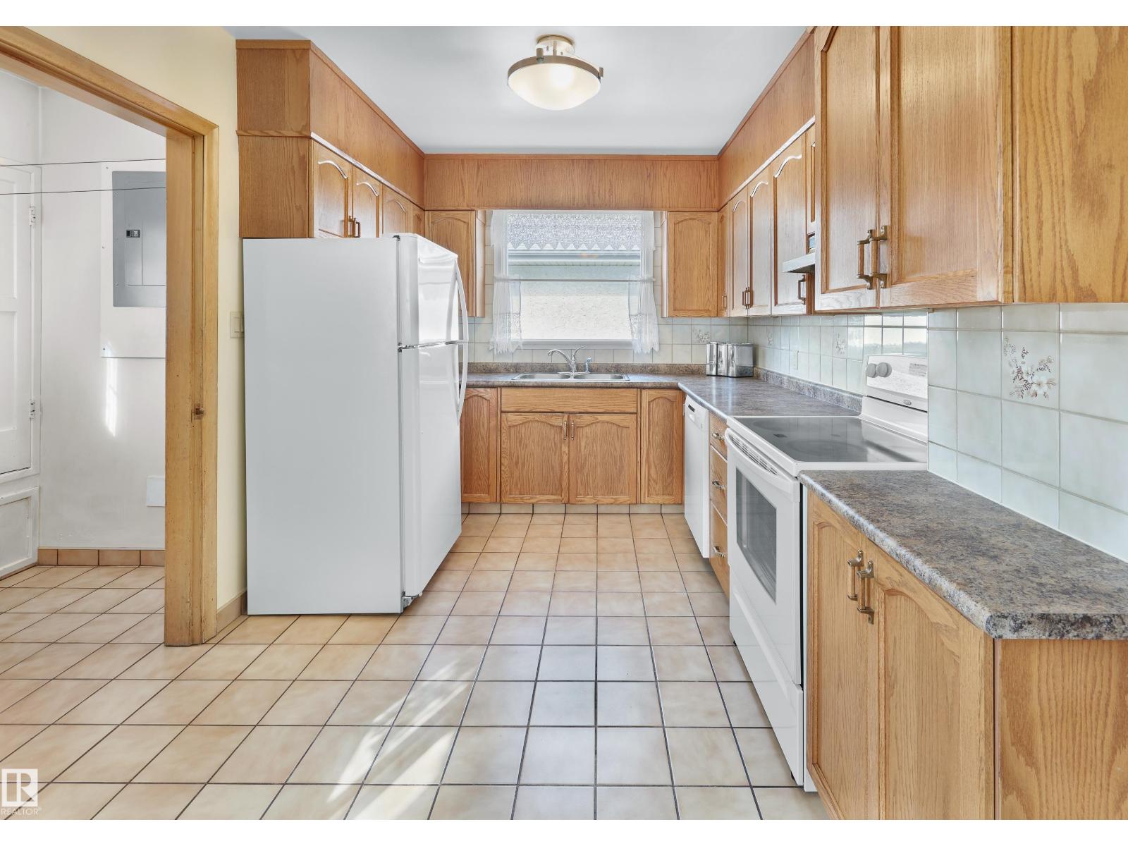 Photo 9 of 11127 71 Av Nw, Edmonton AB
