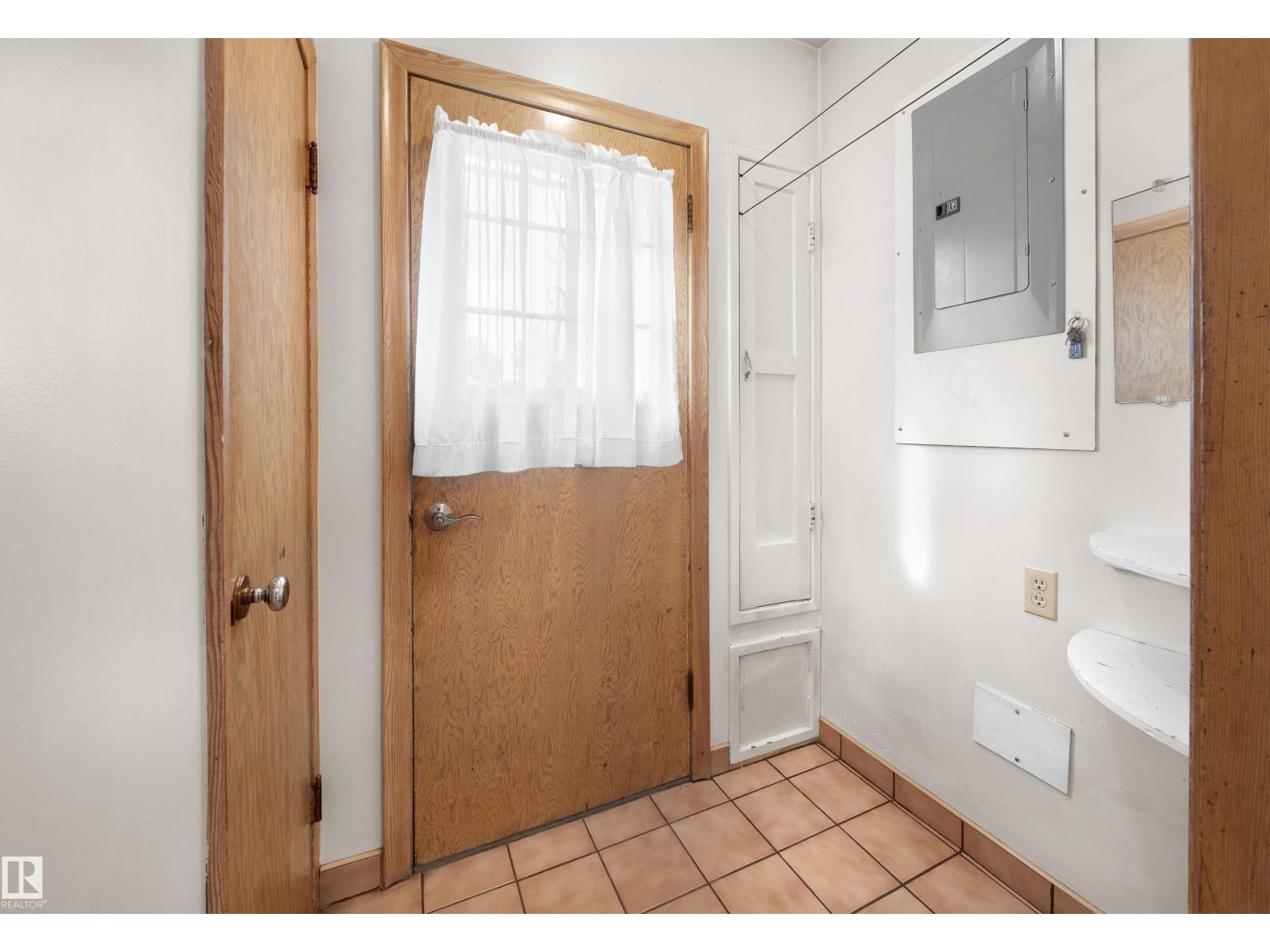 Photo 14 of 11127 71 Av Nw, Edmonton AB