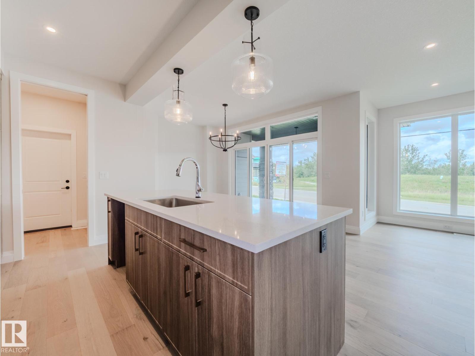 Photo 8 of 6704 Crawford Wy Sw, Edmonton AB